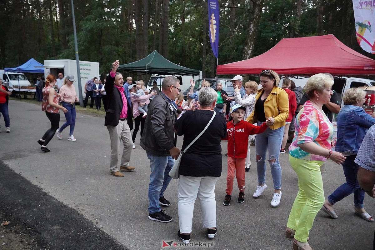Wesele Kurpiowskie: Uliczna zabawa weselna w rytmach disco w Kadzidle [17.06.2023] - zdjęcie #28 - eOstroleka.pl