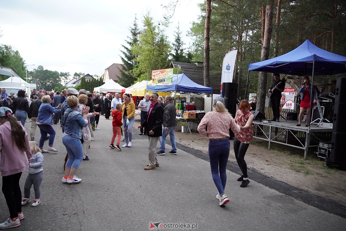 Wesele Kurpiowskie: Uliczna zabawa weselna w rytmach disco w Kadzidle [17.06.2023] - zdjęcie #26 - eOstroleka.pl