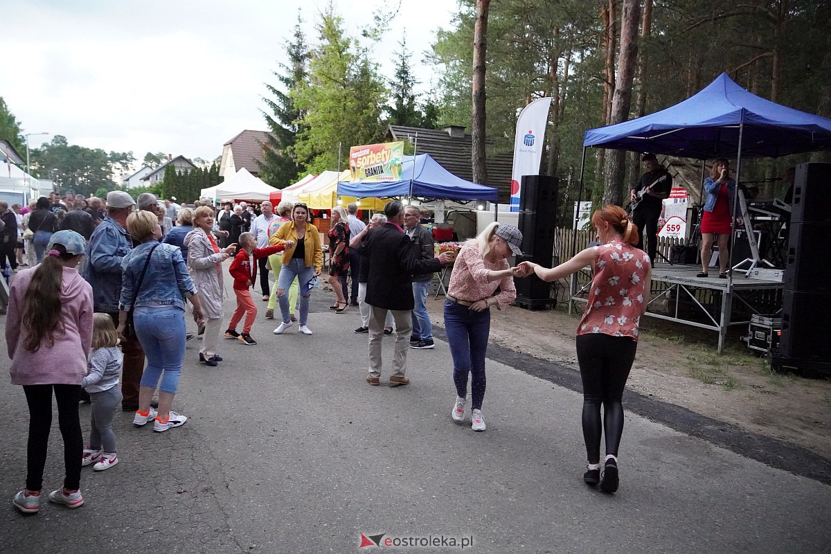 Wesele Kurpiowskie: Uliczna zabawa weselna w rytmach disco w Kadzidle [17.06.2023] - zdjęcie #24 - eOstroleka.pl