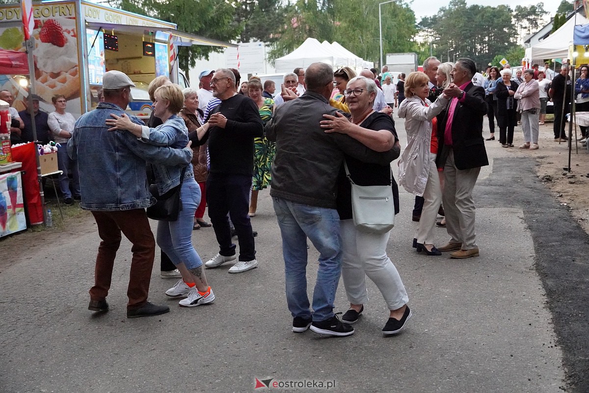 Wesele Kurpiowskie: Uliczna zabawa weselna w rytmach disco w Kadzidle [17.06.2023] - zdjęcie #17 - eOstroleka.pl
