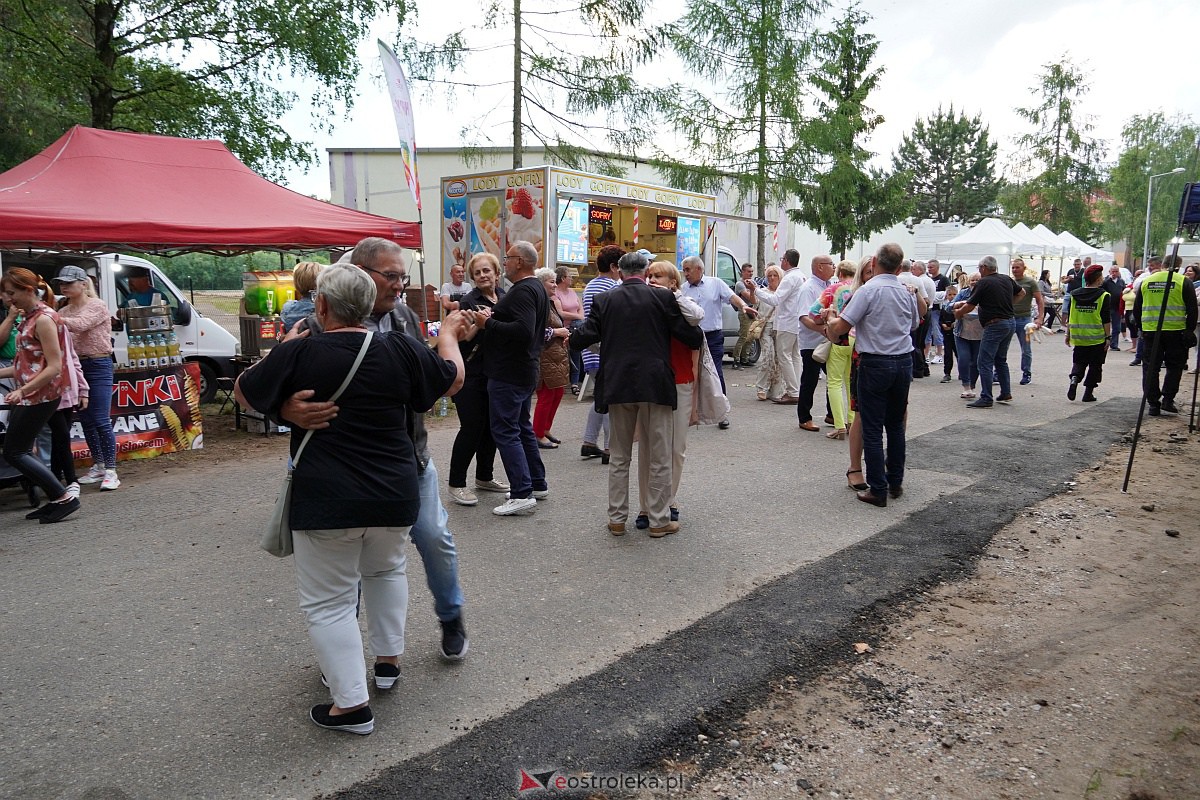 Wesele Kurpiowskie: Uliczna zabawa weselna w rytmach disco w Kadzidle [17.06.2023] - zdjęcie #1 - eOstroleka.pl