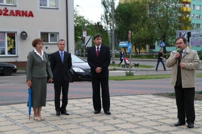 Marsz ku czci Rotmistrza Pileckiego 13-05-2011 - zdjęcie #15 - eOstroleka.pl