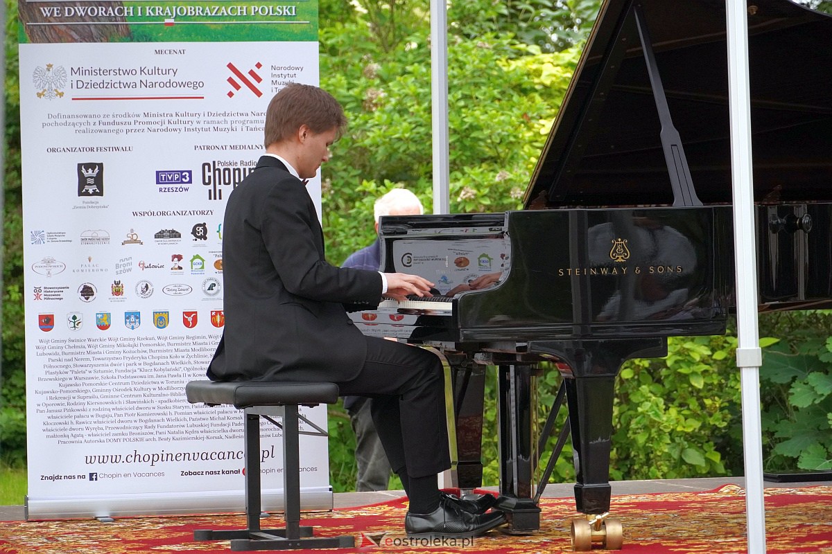 „Chopin en Vacances” - Koncert utworów Fryderyka Chopina w Susku Starym [18.06.2023] - zdjęcie #14 - eOstroleka.pl