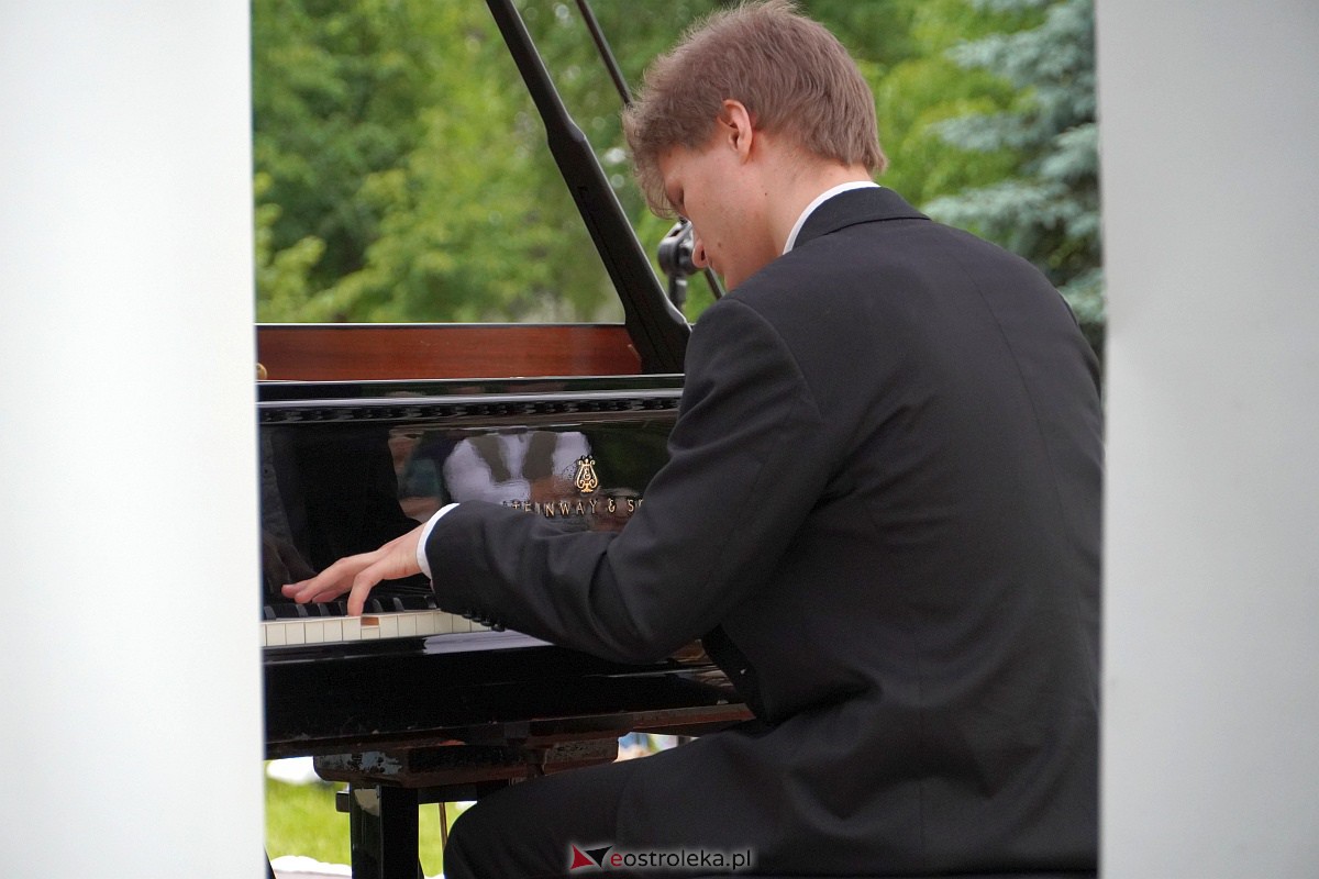 „Chopin en Vacances” - Koncert utworów Fryderyka Chopina w Susku Starym [18.06.2023] - zdjęcie #4 - eOstroleka.pl