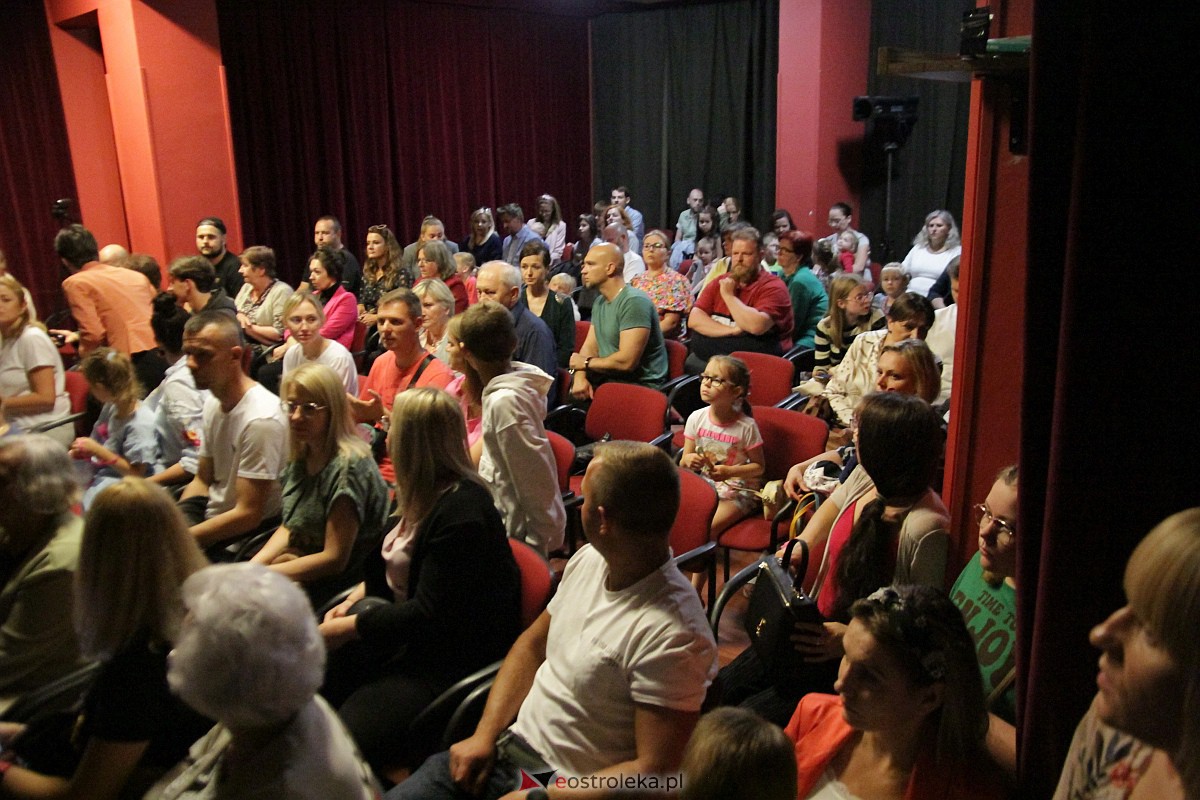 “Niewidzialni” zachwycili publikę humorystycznymi spektaklami z przesłaniem [18.06.2023] - zdjęcie #29 - eOstroleka.pl