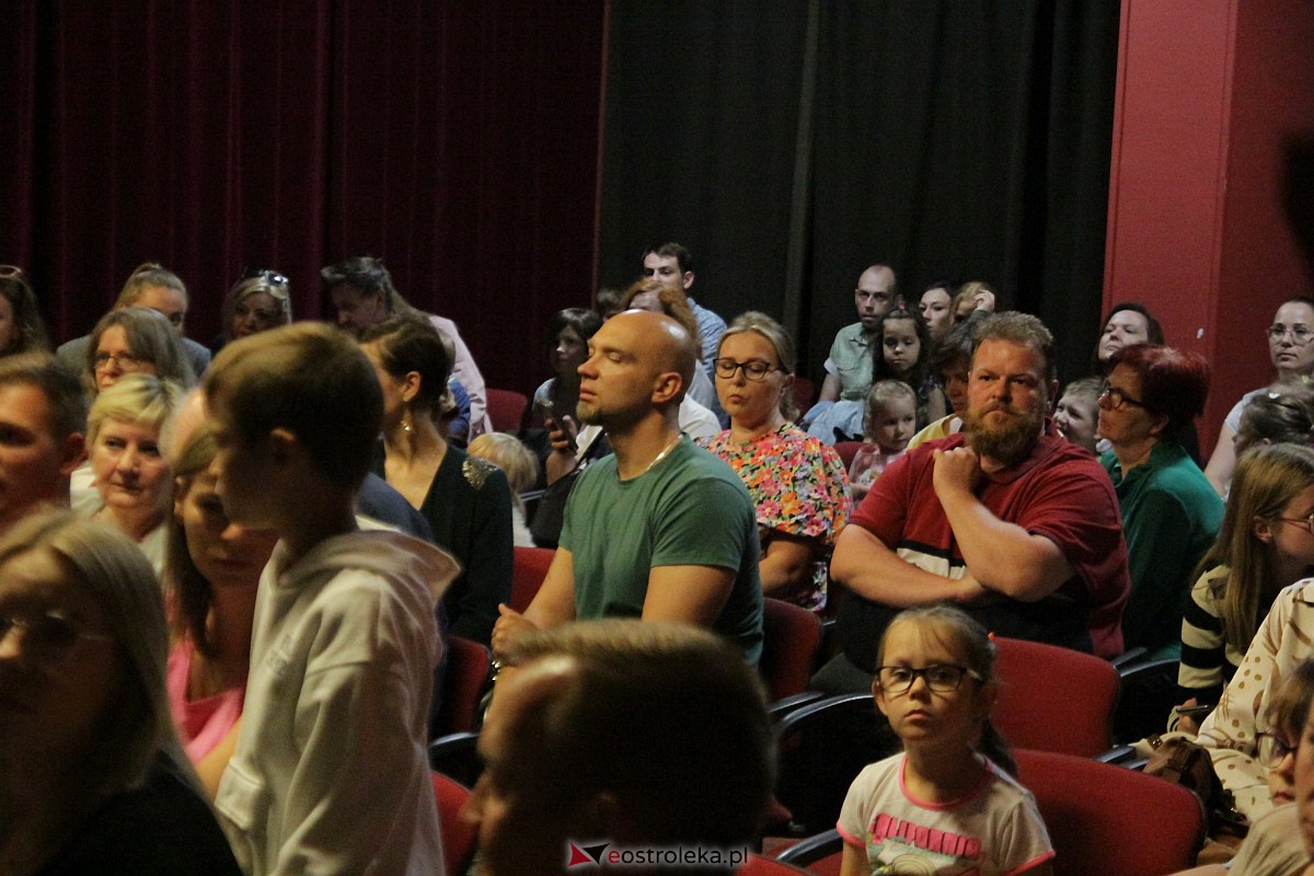 “Niewidzialni” zachwycili publikę humorystycznymi spektaklami z przesłaniem [18.06.2023] - zdjęcie #28 - eOstroleka.pl