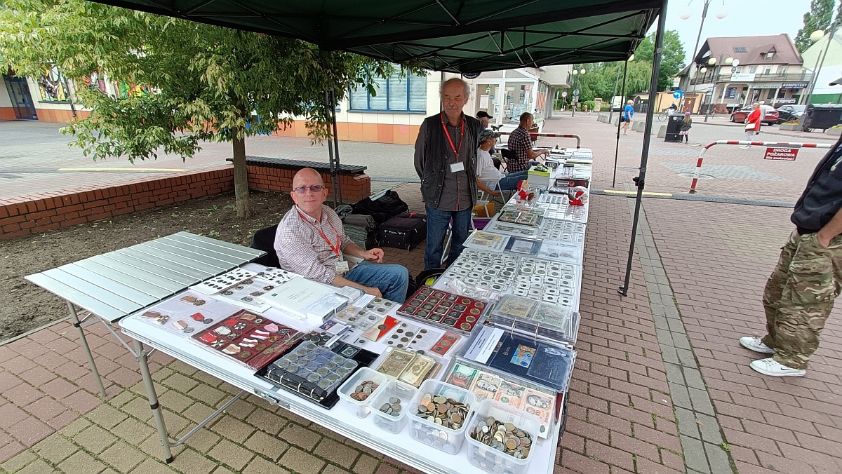 Giełda kolekcjonerska na Placu Wolności [18.06.2023] - zdjęcie #10 - eOstroleka.pl