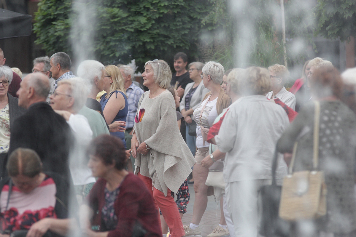 Szał na potańcówce z DJ Wiką w Ostrołęce [18.06.2023] - zdjęcie #36 - eOstroleka.pl