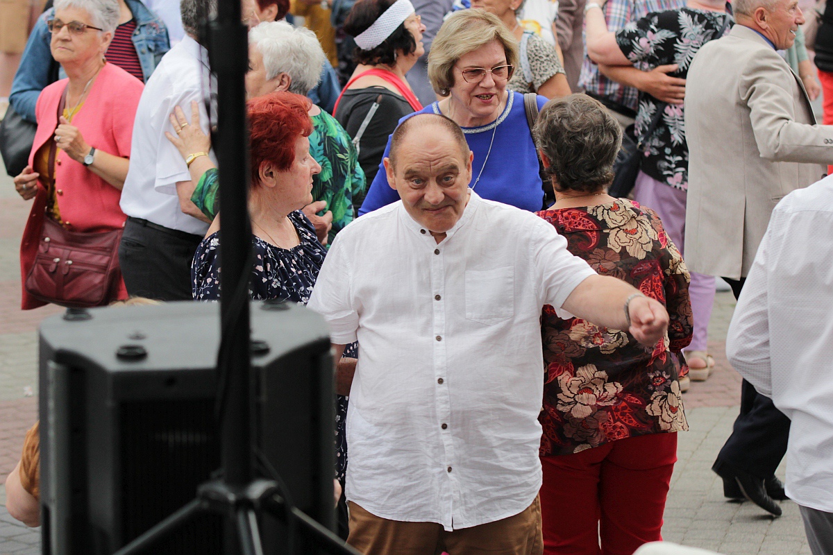 Szał na potańcówce z DJ Wiką w Ostrołęce [18.06.2023] - zdjęcie #10 - eOstroleka.pl