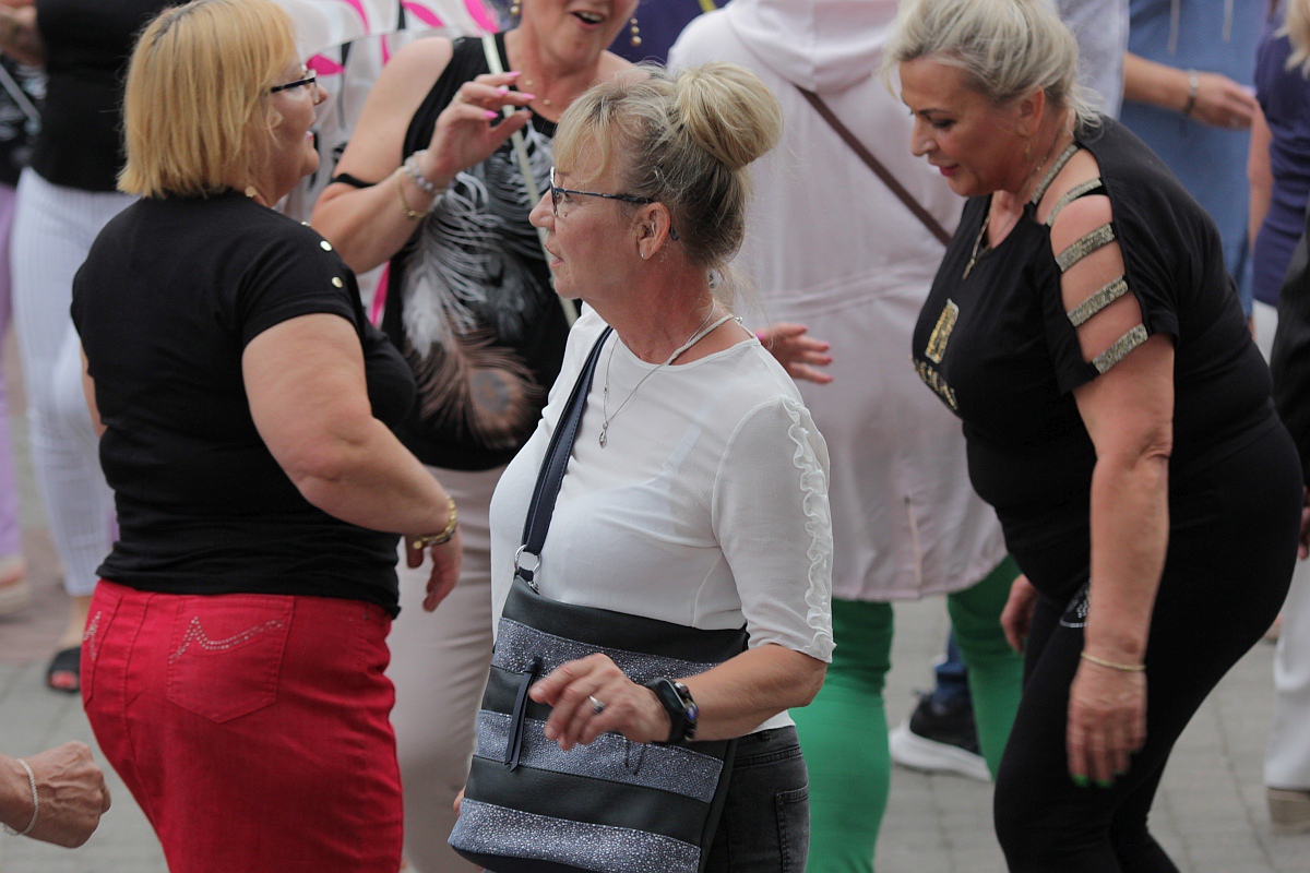 Szał na potańcówce z DJ Wiką w Ostrołęce [18.06.2023] - zdjęcie #7 - eOstroleka.pl