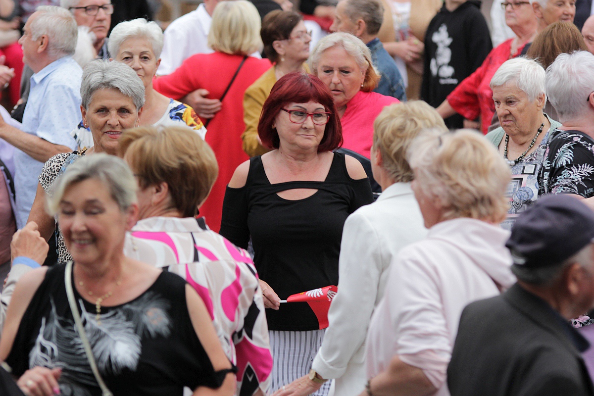 Szał na potańcówce z DJ Wiką w Ostrołęce [18.06.2023] - zdjęcie #2 - eOstroleka.pl