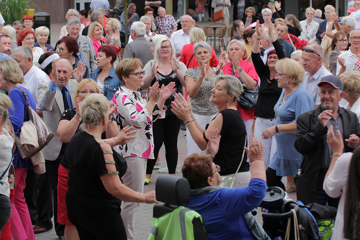 Szał na potańcówce z DJ Wiką w Ostrołęce [18.06.2023] - zdjęcie #73 - eOstroleka.pl