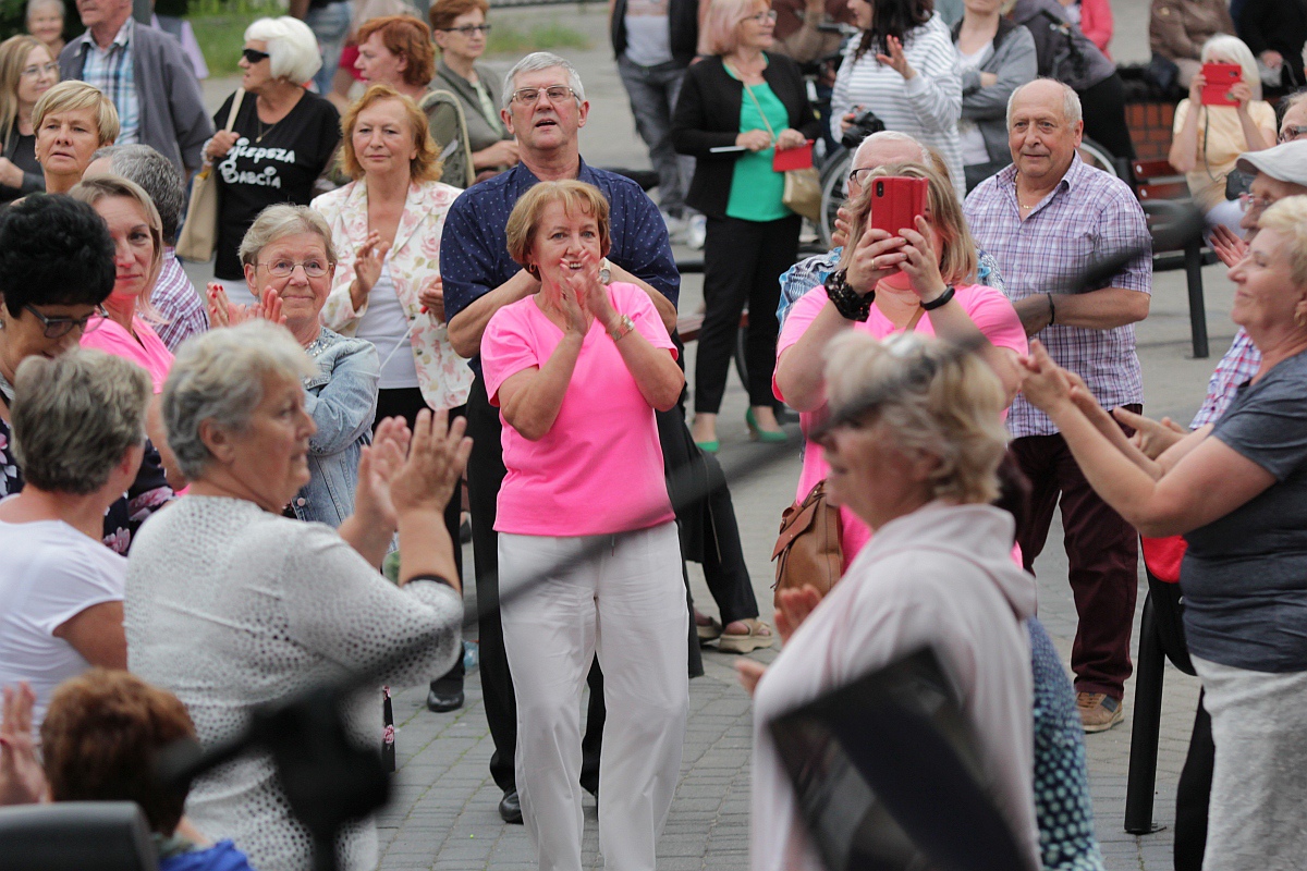Szał na potańcówce z DJ Wiką w Ostrołęce [18.06.2023] - zdjęcie #65 - eOstroleka.pl