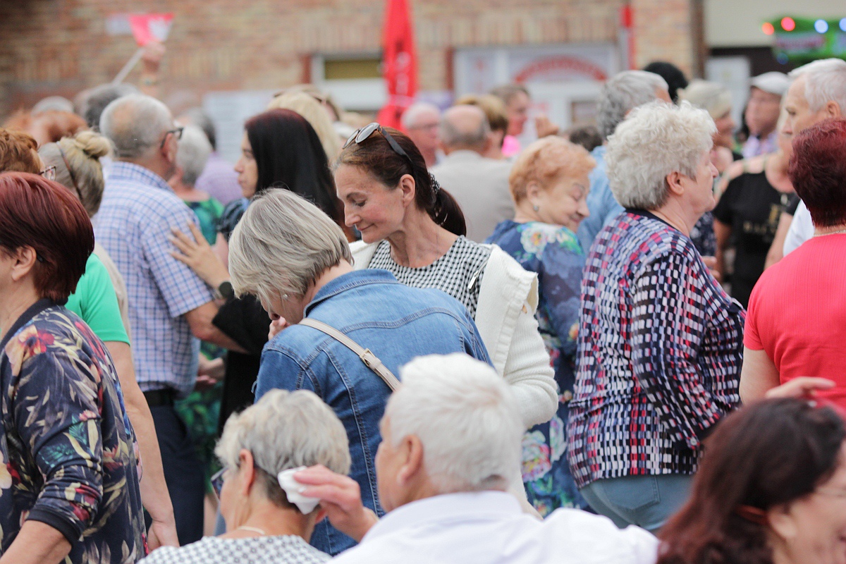 Szał na potańcówce z DJ Wiką w Ostrołęce [18.06.2023] - zdjęcie #39 - eOstroleka.pl
