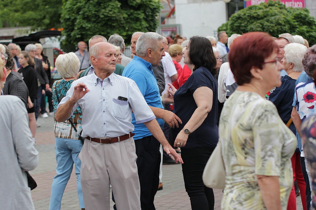 Szał na potańcówce z DJ Wiką w Ostrołęce [18.06.2023] - zdjęcie #33 - eOstroleka.pl