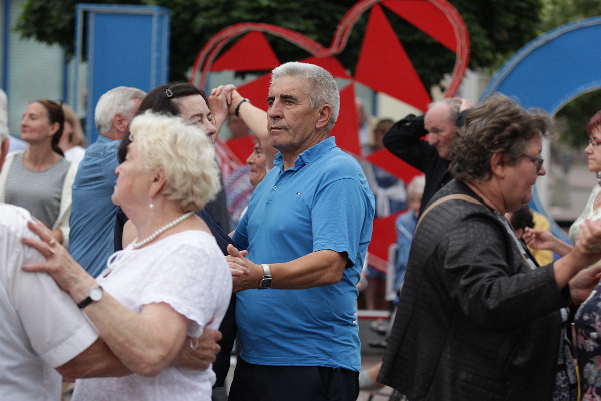 Szał na potańcówce z DJ Wiką w Ostrołęce [18.06.2023] - zdjęcie #13 - eOstroleka.pl