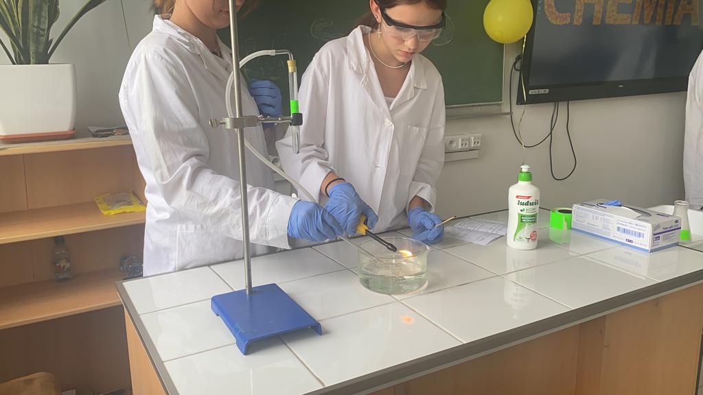 Dzień Nauki i efektowne eksperymenty w “szóstce” [19.06.2023] - zdjęcie #26 - eOstroleka.pl