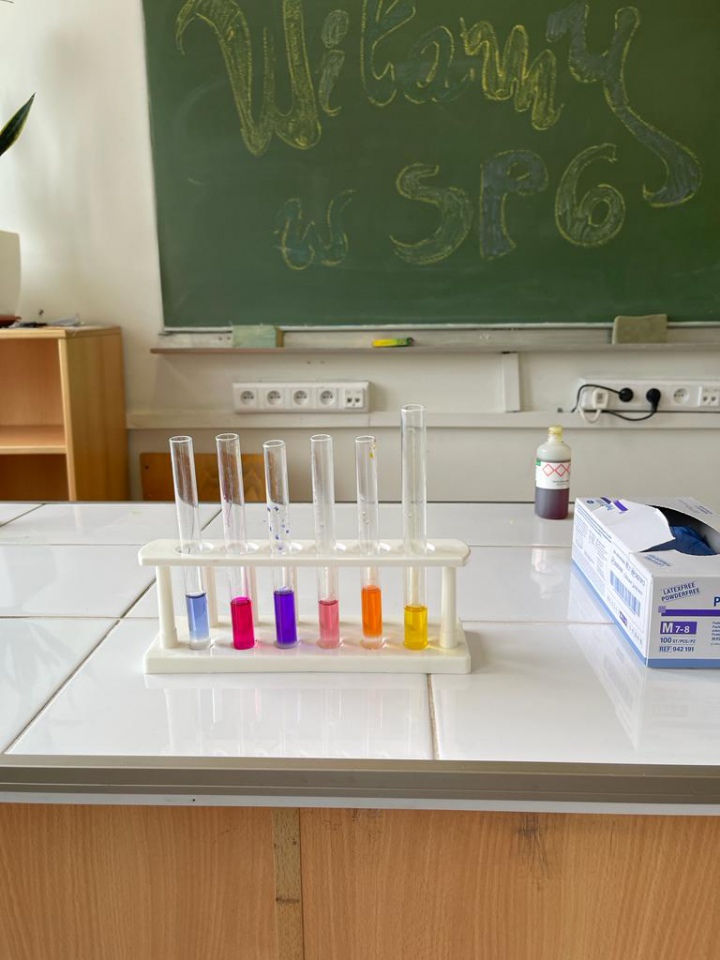 Dzień Nauki i efektowne eksperymenty w “szóstce” [19.06.2023] - zdjęcie #25 - eOstroleka.pl