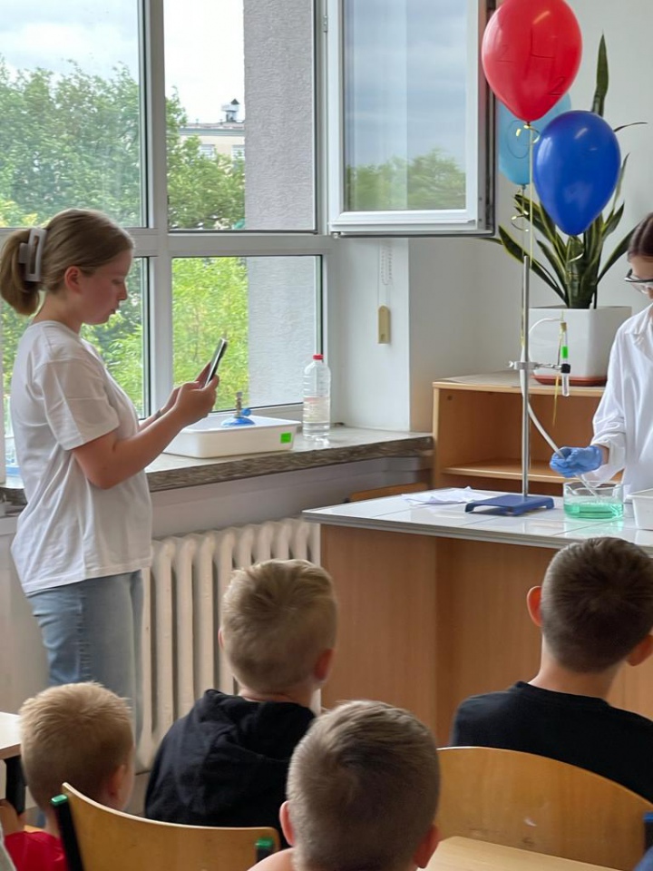 Dzień Nauki i efektowne eksperymenty w “szóstce” [19.06.2023] - zdjęcie #24 - eOstroleka.pl