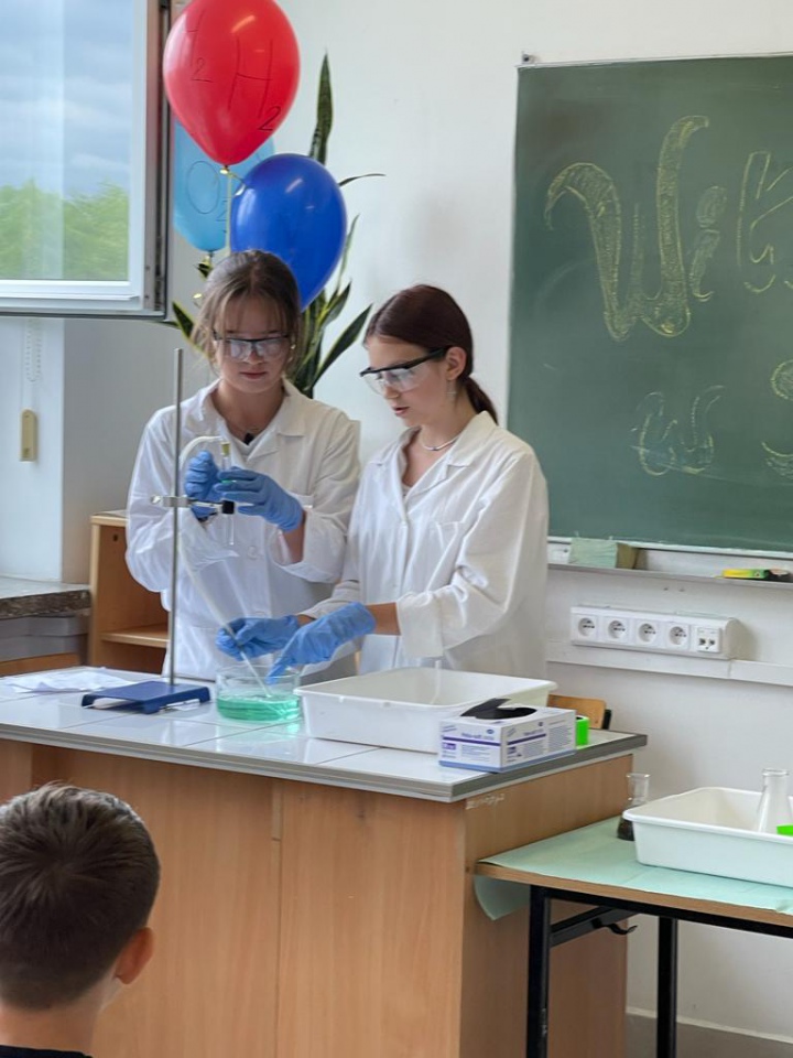 Dzień Nauki i efektowne eksperymenty w “szóstce” [19.06.2023] - zdjęcie #22 - eOstroleka.pl