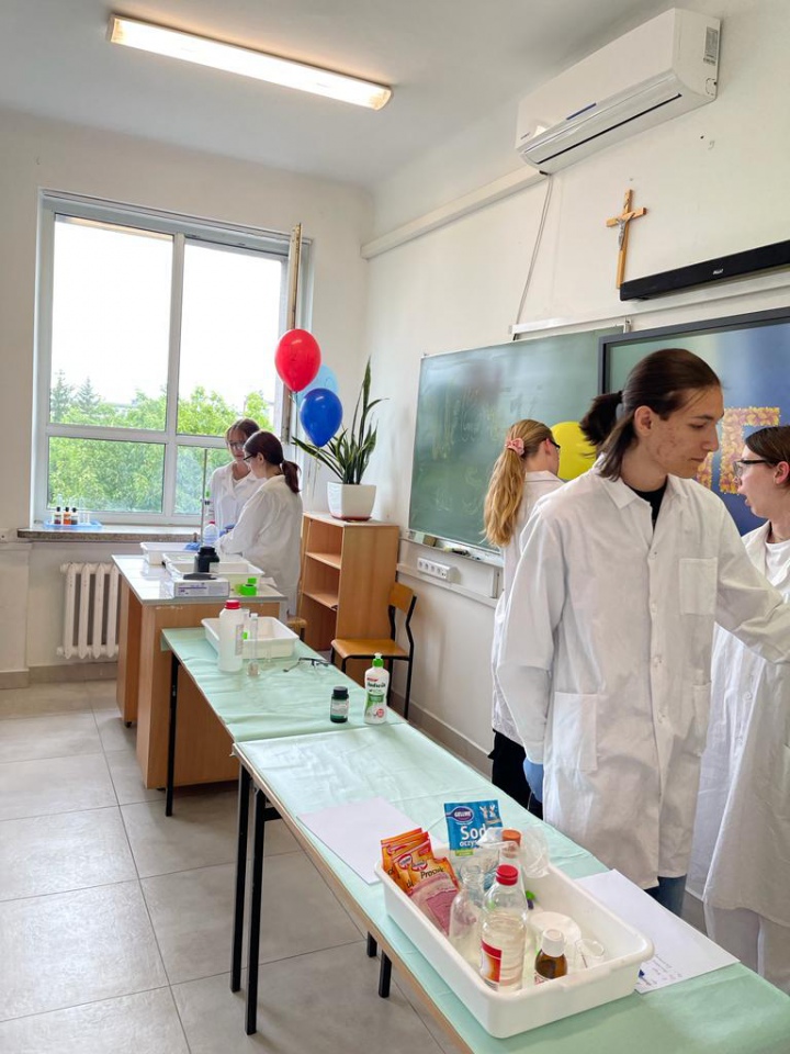 Dzień Nauki i efektowne eksperymenty w “szóstce” [19.06.2023] - zdjęcie #20 - eOstroleka.pl