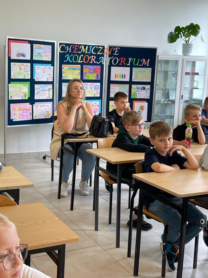 Dzień Nauki i efektowne eksperymenty w “szóstce” [19.06.2023] - zdjęcie #19 - eOstroleka.pl