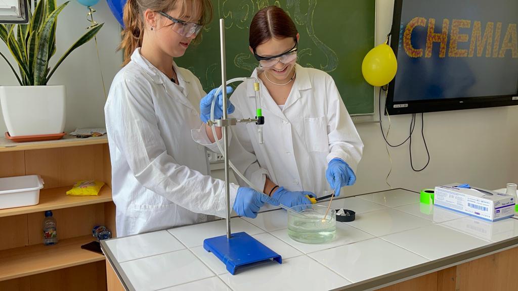 Dzień Nauki i efektowne eksperymenty w “szóstce” [19.06.2023] - zdjęcie #17 - eOstroleka.pl