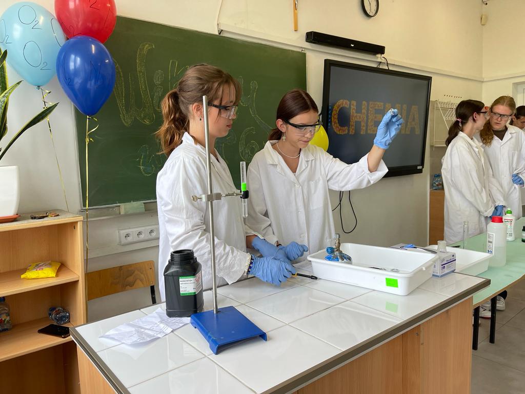 Dzień Nauki i efektowne eksperymenty w “szóstce” [19.06.2023] - zdjęcie #15 - eOstroleka.pl