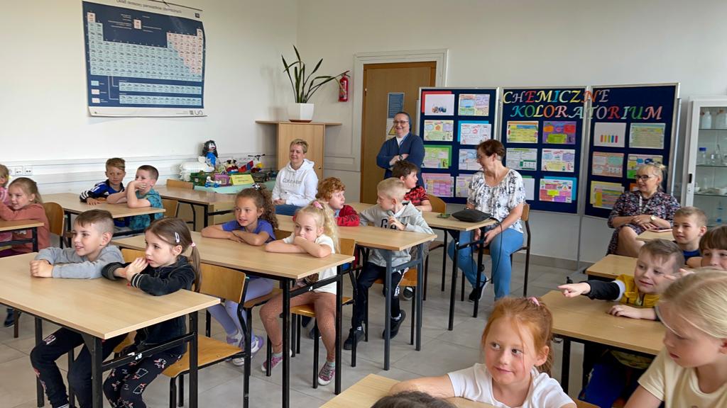 Dzień Nauki i efektowne eksperymenty w “szóstce” [19.06.2023] - zdjęcie #13 - eOstroleka.pl