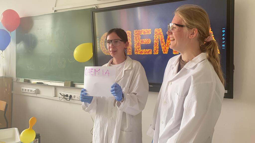 Dzień Nauki i efektowne eksperymenty w “szóstce” [19.06.2023] - zdjęcie #10 - eOstroleka.pl