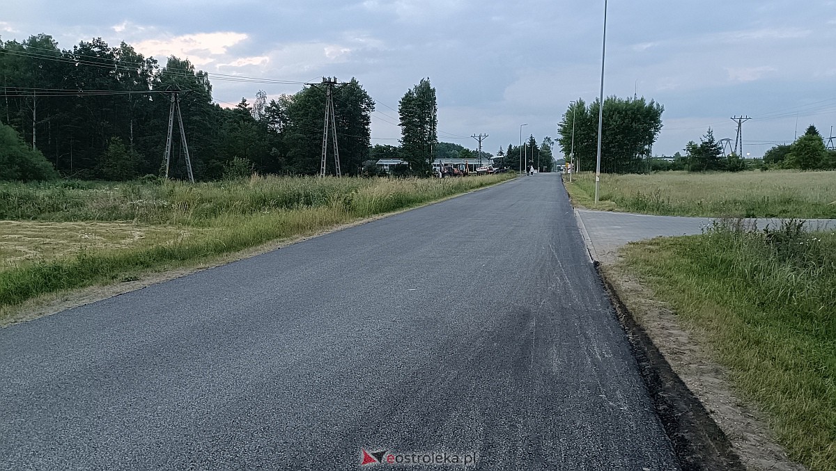 Na Pomianie nowy asfalt. Sprawdzamy postęp prac przy naprawie nawierzchni [20.06.2023] - zdjęcie #13 - eOstroleka.pl