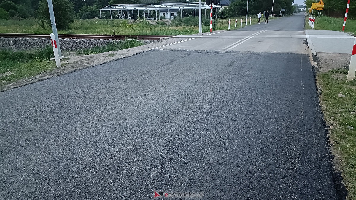 Na Pomianie nowy asfalt. Sprawdzamy postęp prac przy naprawie nawierzchni [20.06.2023] - zdjęcie #11 - eOstroleka.pl