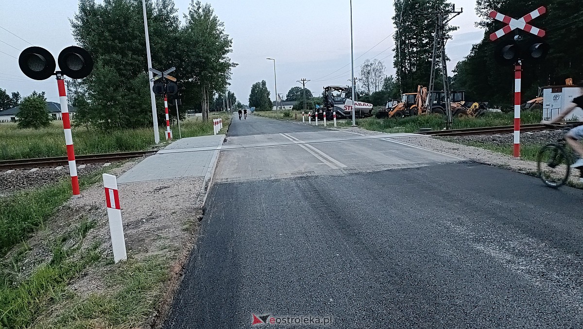 Na Pomianie nowy asfalt. Sprawdzamy postęp prac przy naprawie nawierzchni [20.06.2023] - zdjęcie #9 - eOstroleka.pl