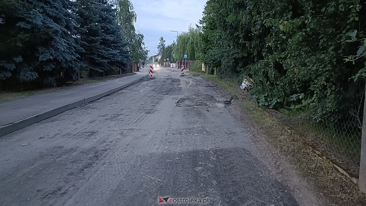 Na Pomianie nowy asfalt. Sprawdzamy postęp prac przy naprawie nawierzchni [20.06.2023] - zdjęcie #7 - eOstroleka.pl