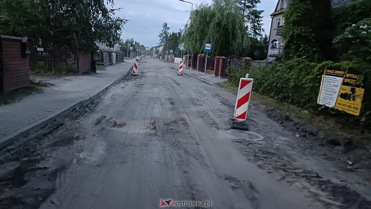 Na Pomianie nowy asfalt. Sprawdzamy postęp prac przy naprawie nawierzchni [20.06.2023] - zdjęcie #5 - eOstroleka.pl
