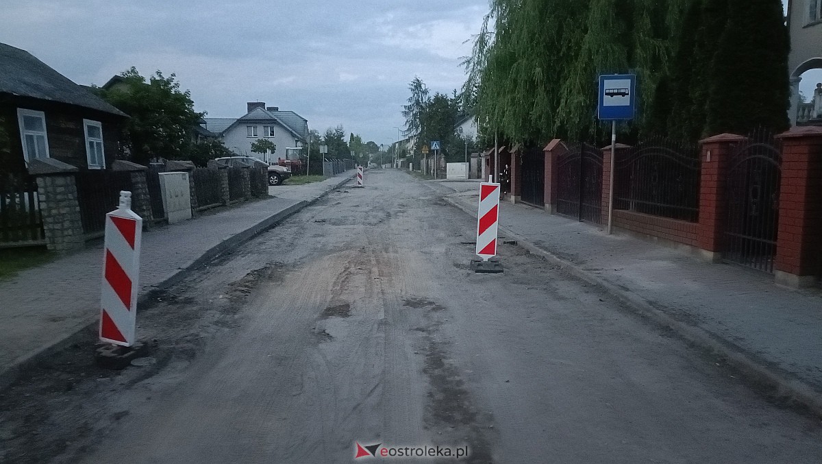 Na Pomianie nowy asfalt. Sprawdzamy postęp prac przy naprawie nawierzchni [20.06.2023] - zdjęcie #4 - eOstroleka.pl