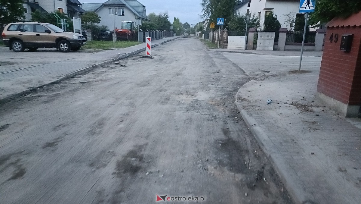 Na Pomianie nowy asfalt. Sprawdzamy postęp prac przy naprawie nawierzchni [20.06.2023] - zdjęcie #3 - eOstroleka.pl