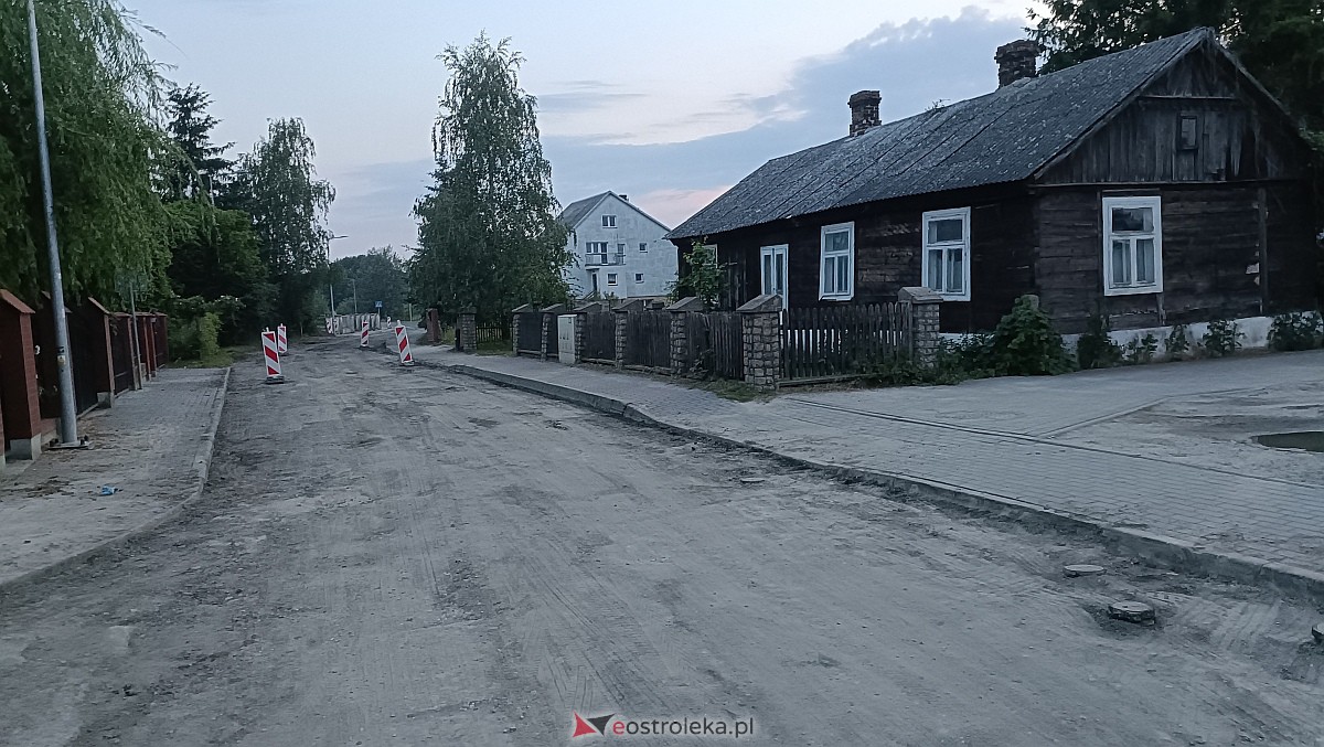 Na Pomianie nowy asfalt. Sprawdzamy postęp prac przy naprawie nawierzchni [20.06.2023] - zdjęcie #1 - eOstroleka.pl