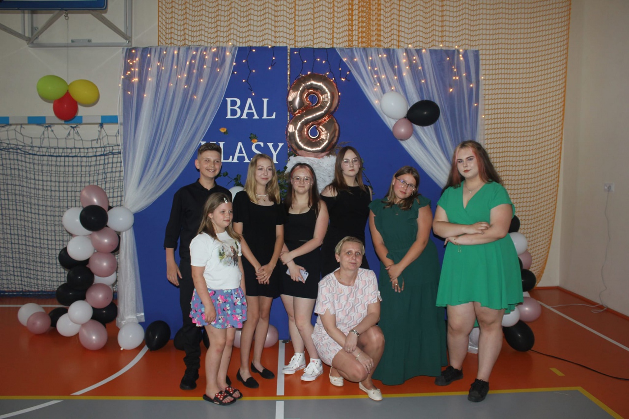 Żegnaj szkoło! Uroczysty bal ósmoklasistów ze Szkoły Podstawowej w Laskowcu [20.06.2023] - zdjęcie #18 - eOstroleka.pl