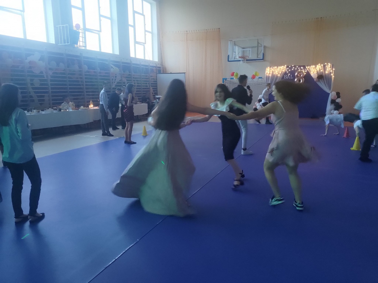Żegnaj szkoło! Uroczysty bal ósmoklasistów ze Szkoły Podstawowej w Laskowcu [20.06.2023] - zdjęcie #3 - eOstroleka.pl
