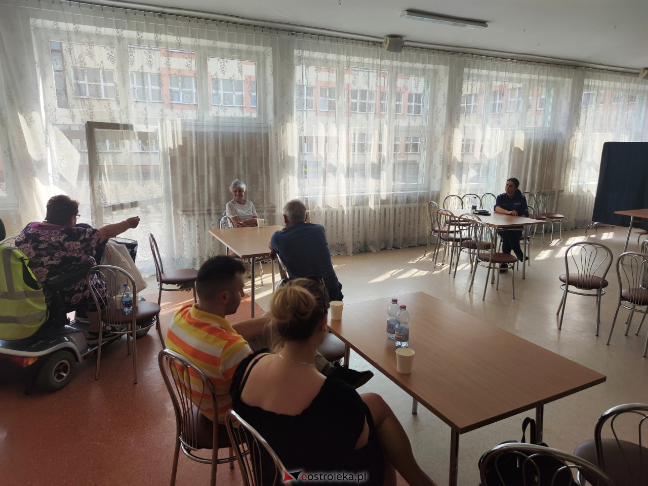 Spotkanie z policją na osiedlu Starosty Kosa [20.06.2023] - zdjęcie #9 - eOstroleka.pl