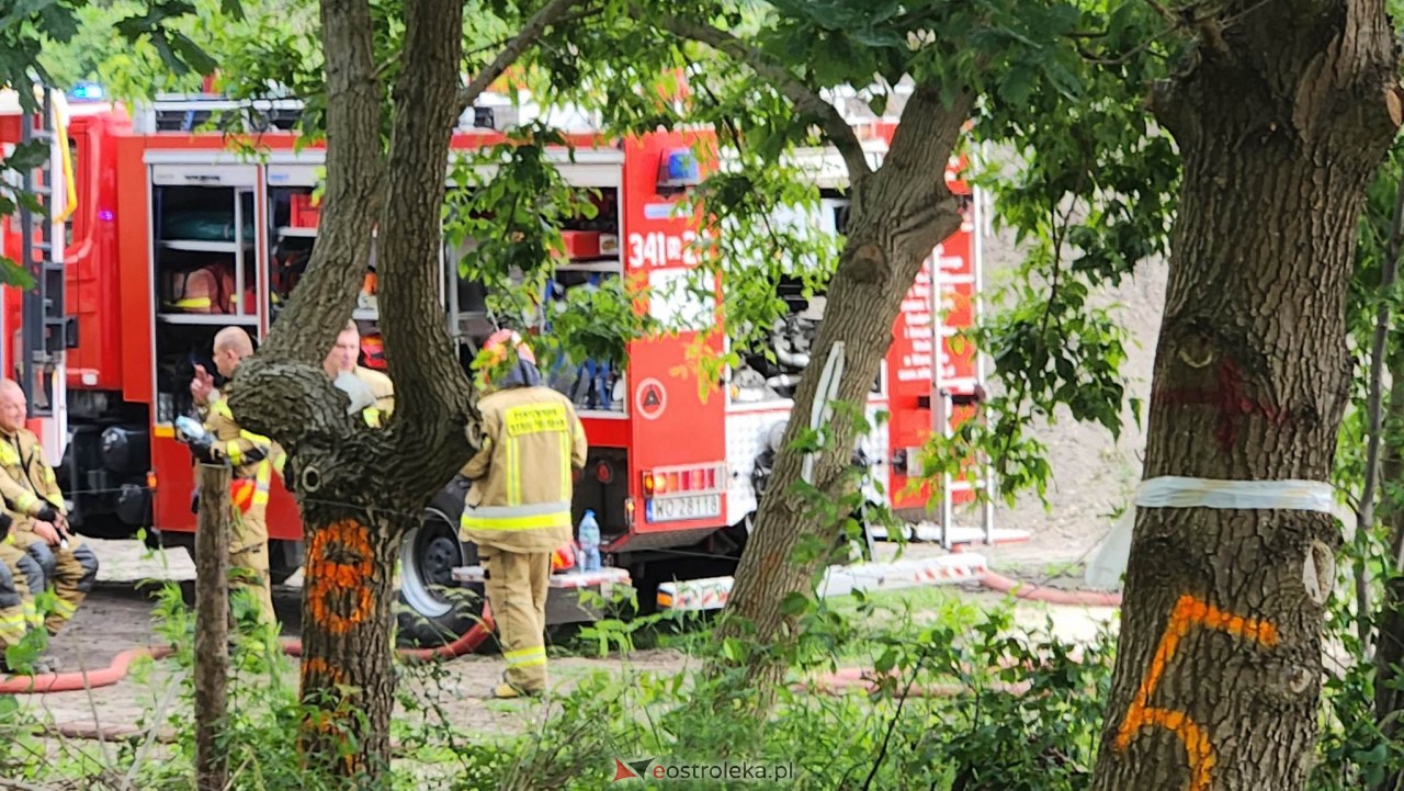 Pożar przy Cieplińskiego [21.06.2023] - zdjęcie #2 - eOstroleka.pl