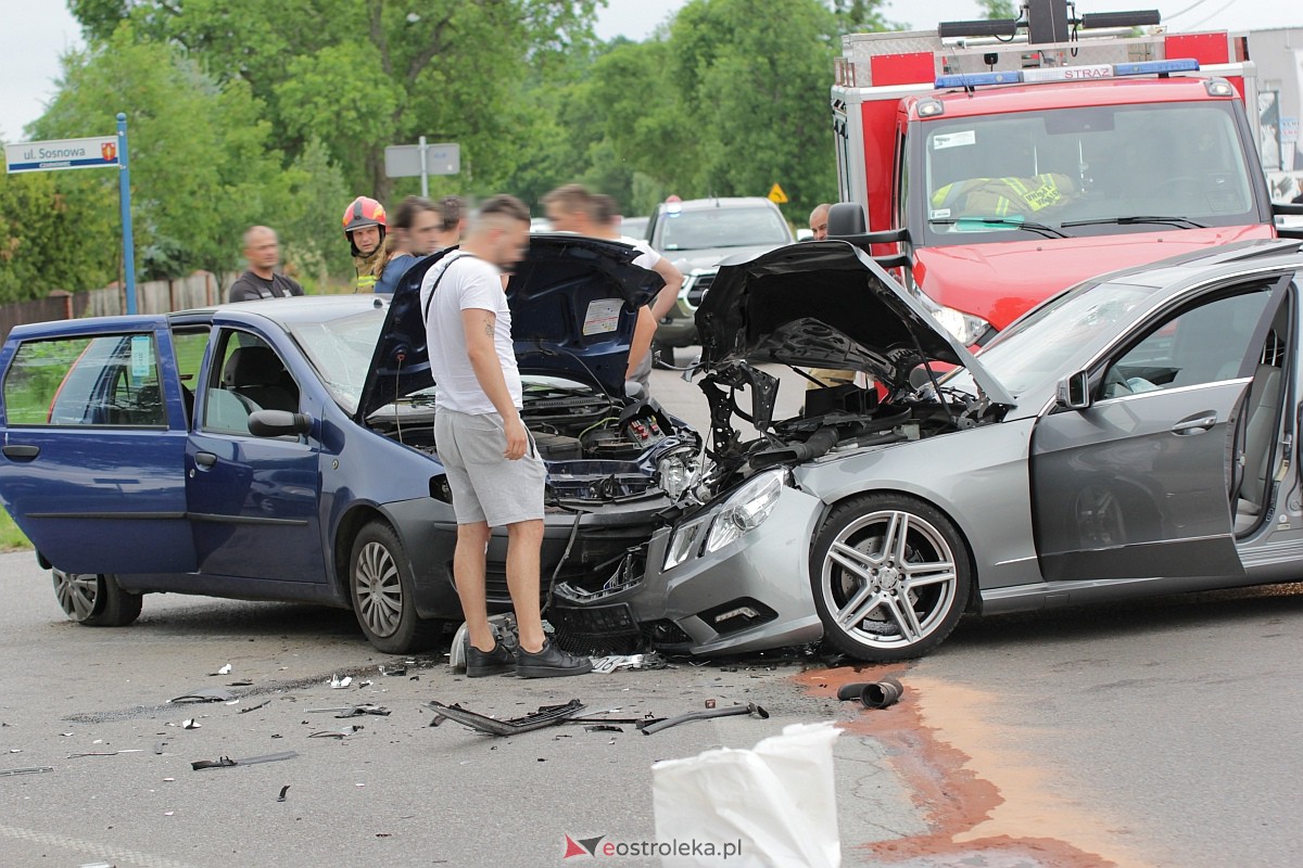 Wypadek w Czarnowcu [23.06.2023] - zdjęcie #10 - eOstroleka.pl