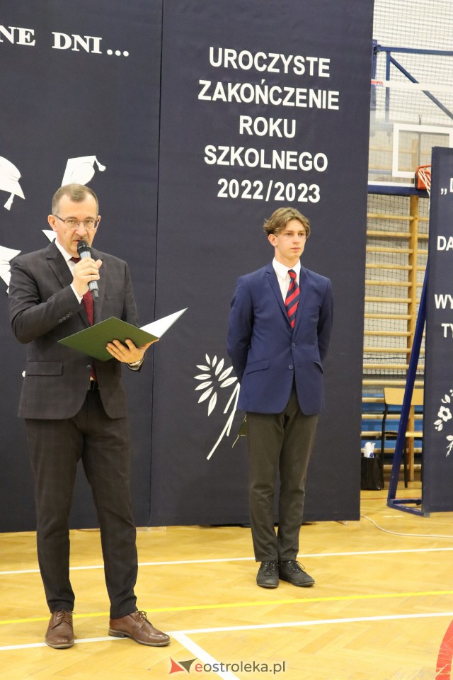 Zakończenie roku szkolnego w Szkole Podstawowej nr 10 w Ostrołęce [23.06.2023] - zdjęcie #1 - eOstroleka.pl