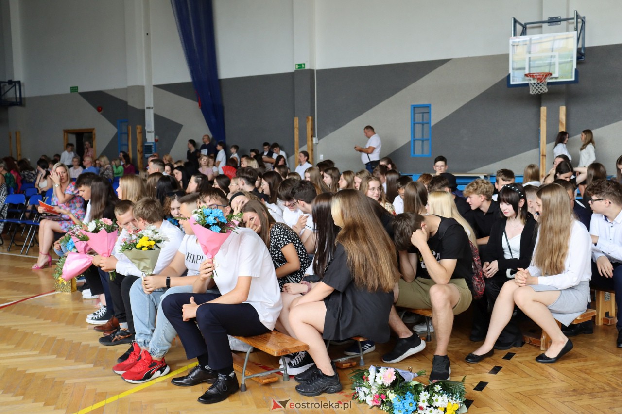 Zakończenie roku szkolnego w Szkole Podstawowej nr 10 w Ostrołęce [23.06.2023] - zdjęcie #13 - eOstroleka.pl