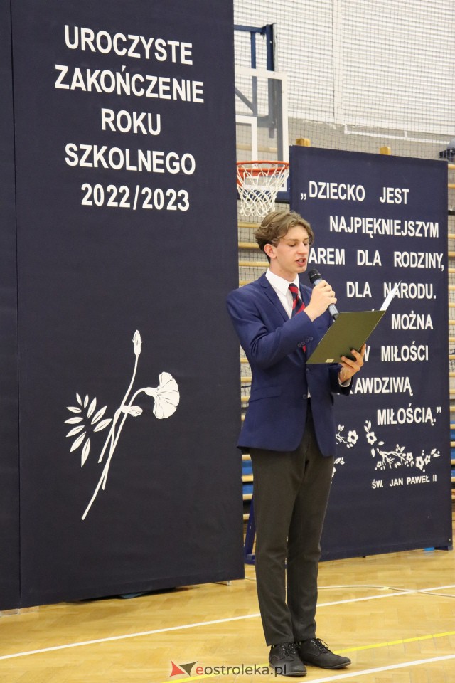 Zakończenie roku szkolnego w Szkole Podstawowej nr 10 w Ostrołęce [23.06.2023] - zdjęcie #6 - eOstroleka.pl