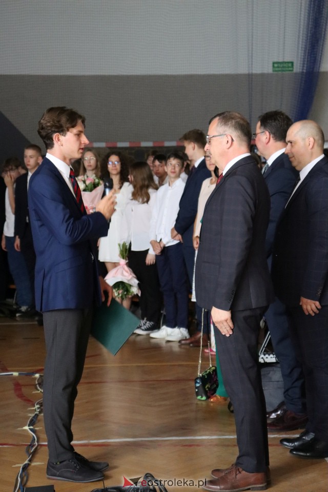 Zakończenie roku szkolnego w Szkole Podstawowej nr 10 w Ostrołęce [23.06.2023] - zdjęcie #3 - eOstroleka.pl