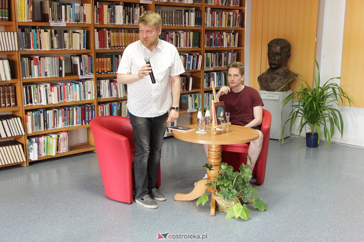 Spotkanie autorskie z Łukaszem Krukowskim w Ostrołęce [23.06.2023] - zdjęcie #19 - eOstroleka.pl