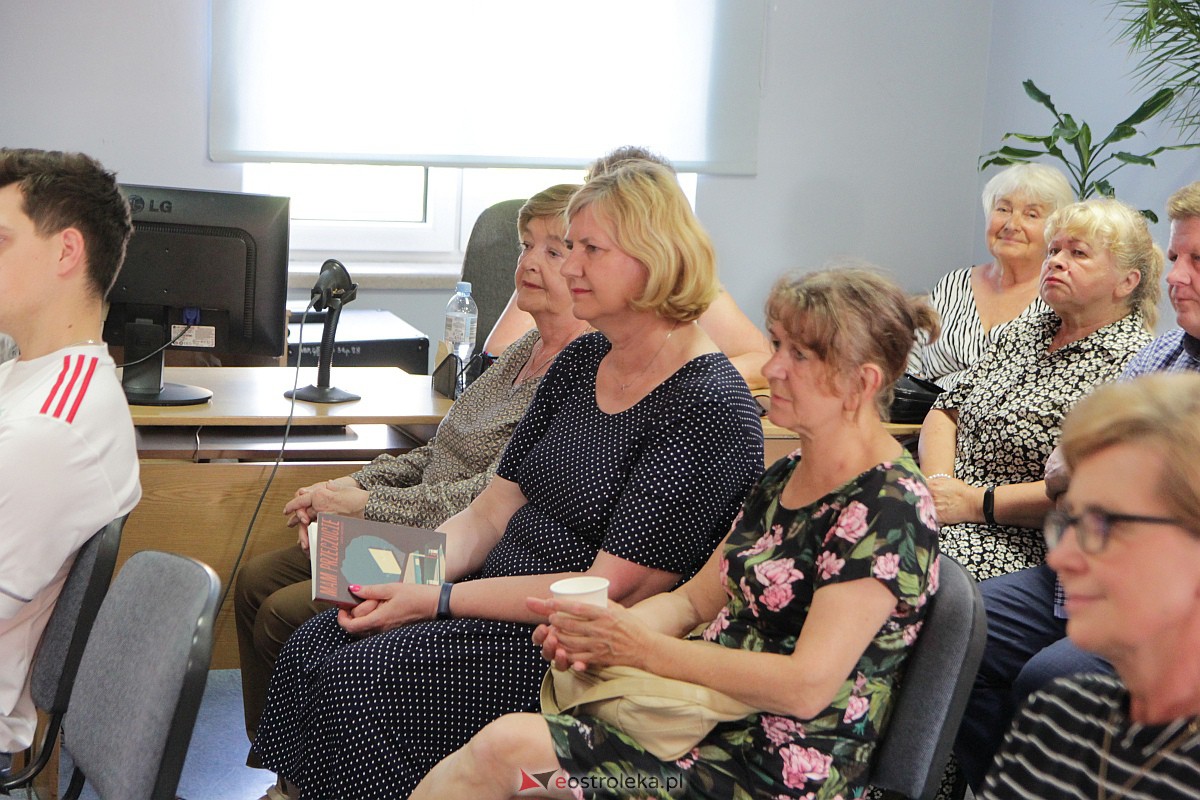 Spotkanie autorskie z Łukaszem Krukowskim w Ostrołęce [23.06.2023] - zdjęcie #6 - eOstroleka.pl