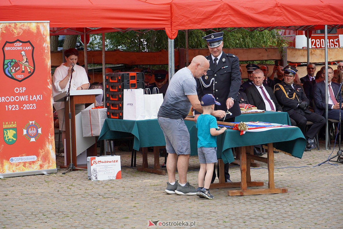 100-lecie OSP Brodowe Łąki. Jednostka otrzymała sztandar [24.06.2023] - zdjęcie #45 - eOstroleka.pl